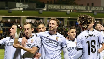 Marcos Fernández abraza a Rubén,