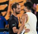 Alcaraz regresa al Open de Australia con una victoria frente al francés Gasquet en tres sets