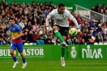 Mboula sigue desatado y tras anotar un doblete ante el Andorra (que le sirve para ser el Jugador de la Jornada), encadena dos jornadas consecutivas en el once de la jornada. En ambos tantos derrochó velocidad para marcar con ambas piernas. Lleva cuatro goles en los últimos tres partidos.