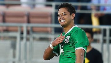 El máximo goleador de la Selección Mexicana de Fútbol fue elegido como el mejor deportista profesional del 2017. Adriana Jiménez y Natalia Botello también fueron condecoradas.