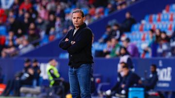 Calleja: “El penalti les mete a ellos en el partido y nos saca a nosotros”