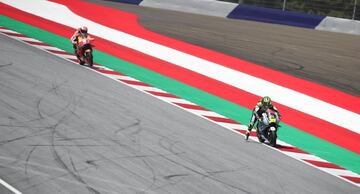Cal Crutchlow y Márquez.