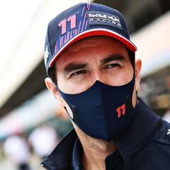 Checo Pérez se recuperó en España y terminó en el quinto puesto