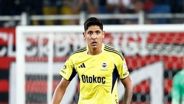 Edson Álvarez está de vuelta
