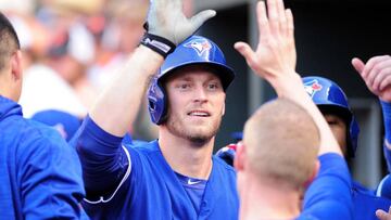 Michael Saunders logr&oacute; tres home runs en el Oriole Park en Camden Yards de Baltimore.