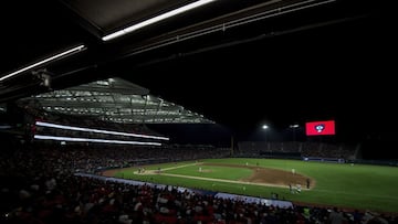 El efectó dominó del COVID-19 tocó a las Grandes Ligas. Debido al retraso en la fecha de inicio de la temporada 2020 de MLB, que arrancará a mediados de mayo en lugar de hacerlo a finales de marzo, la 'Gran Carpa' canceló la serie entre Padres de San Diego y Diamondbacks de Arizona que se llevaría a cabo en el Estadio Alfredo Harp Helú los próximos 18 y 19 de abril. "Nada es más importante para nosotros que la salud y el bienestar de nuestros jugadores, empleados y fanáticos", refrendó MLB. Los partidos tenían caracter oficial, de temporada regular de Grandes Ligas.