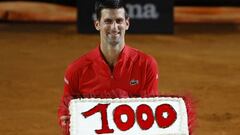 Tennis - ATP Masters 1000 - Italian Open - Foro Italico, Rome, Italy - May 14, 2022 Serbia&#039;s Novak Djokovic celebrates his 1000th career win against Norway&#039;s Casper Ruud with a cake REUTERS/Guglielmo Mangiapane