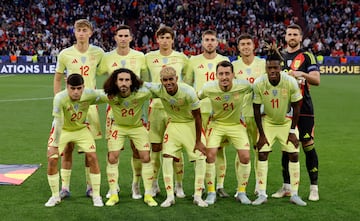 Once inicial de Espa?a. Dean Huijsen, Fabin Ruiz, Robin Le Normand, ?scar Mingueza, Martn Zubimendi, Unai Simn, Pedri, Marc Cucurella, Lamine Yamal, Mikel Oyarzabal y Nico Williams.