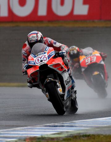 Duelo bajo la lluvia de Motegi entre Dovizioso y Márquez