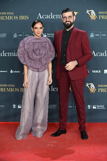 Manu Snchez  posa en la alfombra roja de los Premios Iris 2024, los galardones organizados por la Academia de la Televisin.