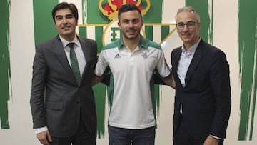 Ya es oficial: Alin Tosca firma con el Betis hasta 2021