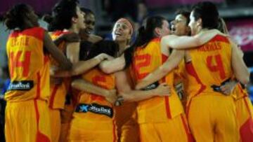Las jugadoras de España celebran el pase a la final.