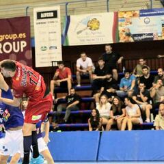 El Benidorm impone su poderío físico y el Granollers avanza