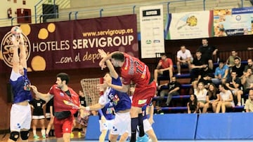 El Benidorm impone su poder¨ªo f¨ªsico y el Granollers avanza