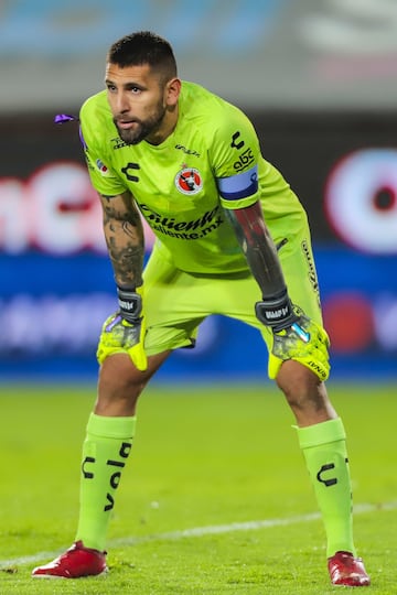 El guardameta salió de Monterrey en 2017 y fichó con Santos Laguna, conjunto con el que consiguió otro título de liga. Actualmente milita en Xolos de Tijuana, cuadro del que es capitán. Gerardo Martino lo ha considerado en el proceso rumbo a Catar 2022.
