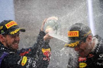 Sebastian Vettel y Mark Weber celebrando su victoria en el Gran Premio de Brasil de Fórmula Uno, circuito de Interlagos.