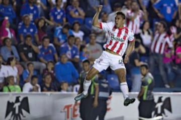 Antonio Isijara consiguió un gol lejano al arco. Aprovechó un error de la defensa y sorprendió a Corona con el disparo.