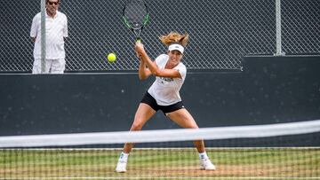 Garbi&ntilde;e Muguruza entrena sobre las pistas de hierba para preparar el Open de Mallorca.