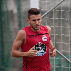 El Lugo negocia con el Deportivo por Gerard Valentín