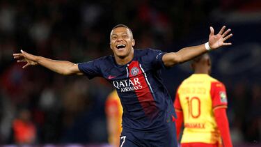 FILE PHOTO: Soccer Football - France - Ligue 1 - Paris St Germain v RC Lens - Parc des Princes, Paris, France - August 26, 2023 Paris St Germain's Kylian Mbappe celebrates scoring their third goal REUTERS/Benoit Tessier/File Photo