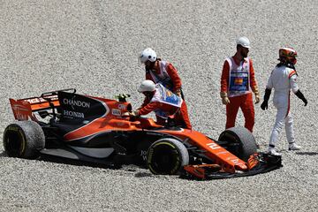 El compañero de Alonso en Mclaren tuvo que retirarse en la vuelta 32