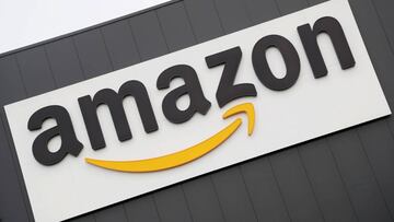 Fotografía al logo de amazon, USA, 2020.