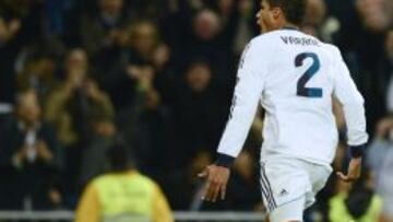 Raphael Varane celebra el gol del empate del Madrid.