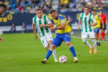 El centrocampista del Cádiz repite en el once de la jornada, tras otra espléndida actuación. Marcó un gol (tras fallar un penalti) y pudo haber hecho uno de los tantos de la jornada, pero el larguero le negó ese privilegio. Está en un estado de forma excepcional.