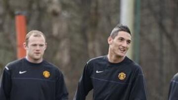 <b>HÉROE EN EL 92'. </b>Macheda, ayer, entre Rooney y Scholes.