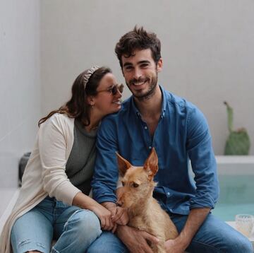 “El orden de los factores no altera el producto”, escribió Marta Pombo en su cuenta de Instagram para confirmar su futura boda con el odontólogo Luis Zamalloa. Y es que la pareja se casará después de haber tenido a su primera hija en común en este 2022. De hecho, el enlace de la menor de las Pombo será justamente el día en el que la pequeña cumpla un año: el 21 de octubre de 2023.