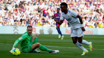 Ter Stegen y Vinicius en el Clásico Barcelona-Real Madrid de octubre de 2014.