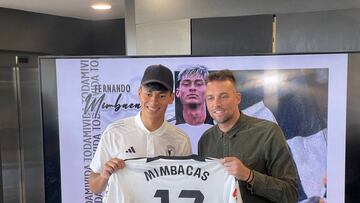 Mimbacas, jugador del Burgos, y Michu, director deportivo del Burgos.