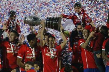 2015 | FIFA Balón de Oro: Alexis Sánchez ganó la FA Cup con Arsenal y la Copa América con Chile.