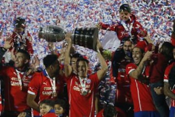 2015 | FIFA Balón de Oro: Alexis Sánchez ganó la FA Cup con Arsenal y la Copa América con Chile.