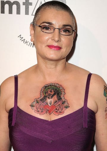El tatuaje más llamativo y sorprendente de la cantante Sinéad O'Connor.