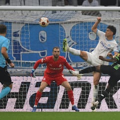 Marseille's Argentine defender #05 Leonardo Balerdi (2nd R) fights for the ball with Brighton's Spanish striker #31 Ansu Fati (R) during the UEFA Europa League Group B first leg football match between Olympique de Marseille (OM) and Brighton and Hove Albion at the Stade Velodrome, in Marseille on October 5, 2023. (Photo by Nicolas TUCAT / AFP)