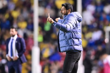 Diego Cervantes head coach of America during the 1st round match between Queretaro and America as part of the Liga BBVA MX, Torneo Apertura 2024 at La Corregidora Stadium on January 10, 2024 in Santiago de Queretaro, Mexico.