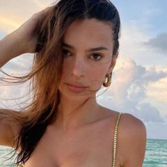 Emily Ratajkowski, criticada en redes por la manera de coger a su bebé