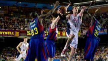 <b>AUTORIDAD. </b>Mickeal, Morris y N' Dong superados por Splitter.