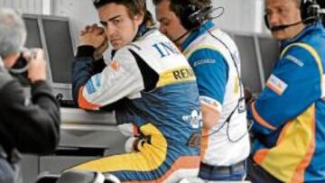 <b>OTRO DILEMA POR RESOLVER. </b>Alonso deberá definir su futuro deportivo en las próximas semanas, con la incertidumbre de cuál será la evolución de Renault en 2009.
