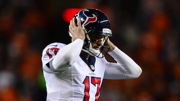 DENVER, CO - OCTOBER 24: Quarterback Brock Osweiler #17 of the Houston Texans during the game against the Denver Broncos at Sports Authority Field at Mile High on October 24, 2016 in Denver, Colorado.   Dustin Bradford/Getty Images/AFP
 == FOR NEWSPAPERS, INTERNET, TELCOS &amp; TELEVISION USE ONLY ==