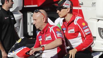 Jorge Lorenzo tras su ca¨ªda en Cheste.