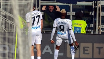 Cagliari (Italy), 25/02/2024.- Napoli's Victor Osimhen jubilates after scoring during the Italian Serie A soccer match Cagliari calcio vs SS Napoli at the Unipol domus in Cagliari, Italy, 25 February 2024. (Italia) EFE/EPA/FABIO MURRU
