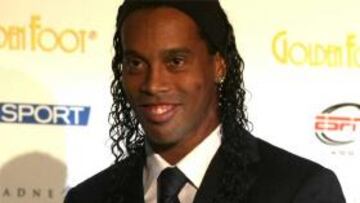<b>PREMIADO. </b> Ronaldinho ganó el Golden Foot y su huella estará en el Paseo de la Fama.