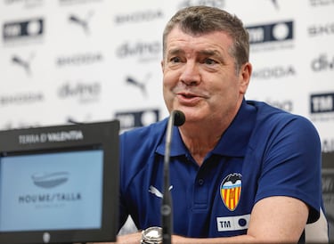 Executivos do Valencia CF ao lado de Ron Gourlay.