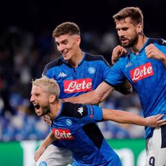 Napoli y Chucky Lozano vencen al Liverpool en Champions League