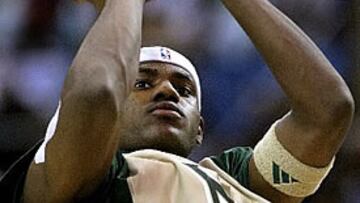 <b>UN GRAN SALTO</B>. Está llamado a ser el número 1 en el próximo 'draft', dando así el salto del instituto a la NBA sin pasar por la universidad.