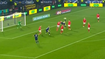 ¡Tienen que verlo! El escandaloso gol en el Escocia vs. Dinamarca
