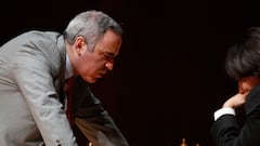 Chess champion Garry Kasparov tells it like it is: “Even Trump‘s biggest fans can’t believe he’s this stupid”
