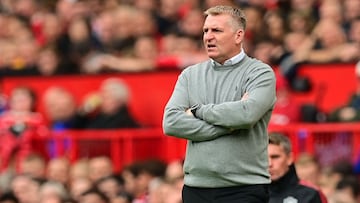 Aston Villa&#039;s English head coach Dean Smith watches his players from the touchline during the English Premier League football match between Manchester United and Aston Villa at Old Trafford in Manchester, north west England, on September 25, 2021. (Photo by Paul ELLIS / AFP) / RESTRICTED TO EDITORIAL USE. No use with unauthorized audio, video, data, fixture lists, club/league logos or &#039;live&#039; services. Online in-match use limited to 120 images. An additional 40 images may be used in extra time. No video emulation. Social media in-match use limited to 120 images. An additional 40 images may be used in extra time. No use in betting publications, games or single club/league/player publications. / 